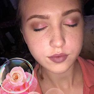 Meet your Posher, Eva